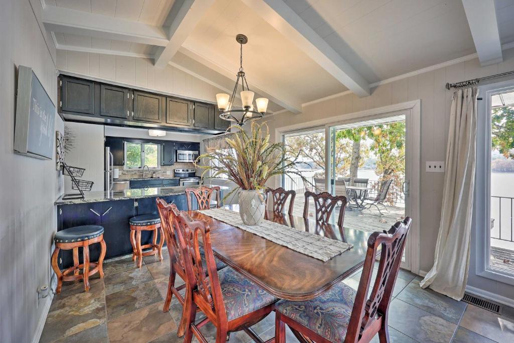 Hot Tub and Dock Lakefront Home in Hot Springs - Image 5