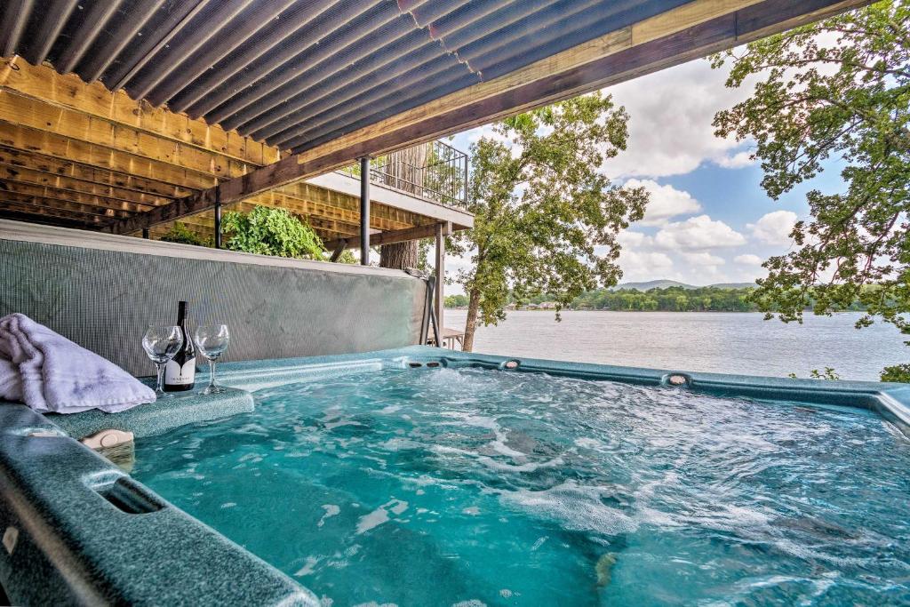 Hot Tub and Dock Lakefront Home in Hot Springs