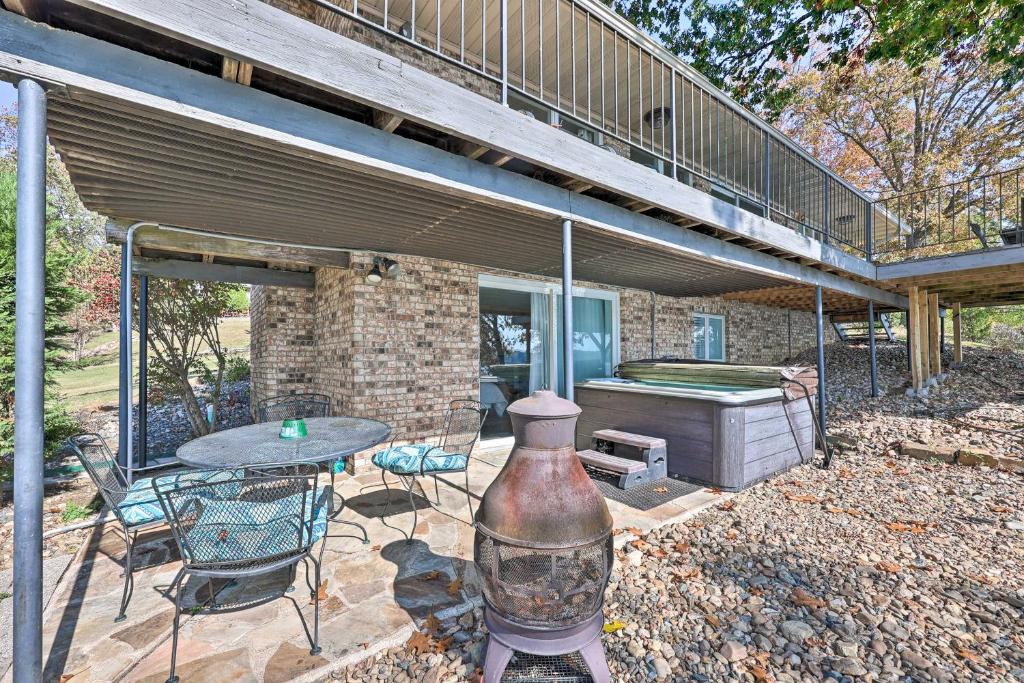 Hot Tub (Jacuzzi) - Photo 3