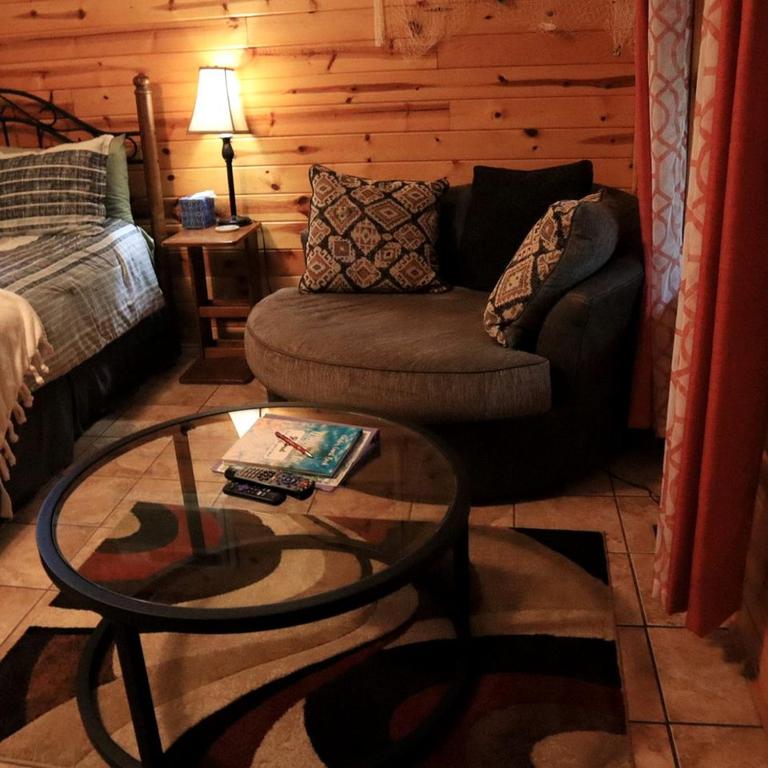 Riverfront Vacation Rental with Gas Fireplace in Eureka Springs, Arkansas - Image 6