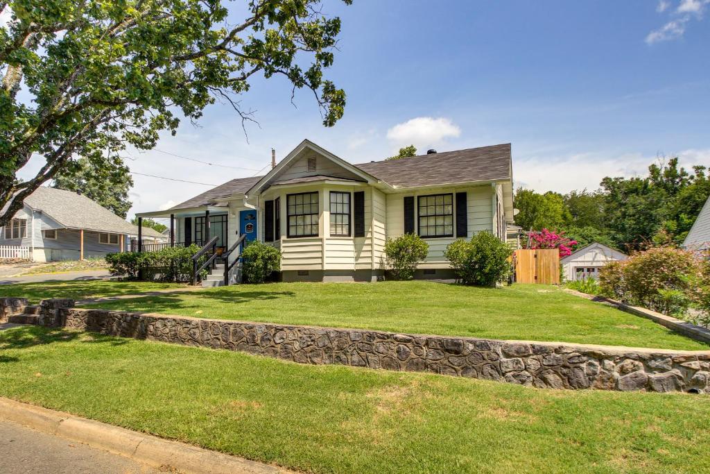 Walk to Oaklawn Racetrack Hot Springs Getaway! - Image 6