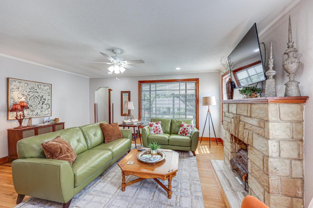 Walk to Oaklawn Racetrack Hot Springs Getaway! - Image 5