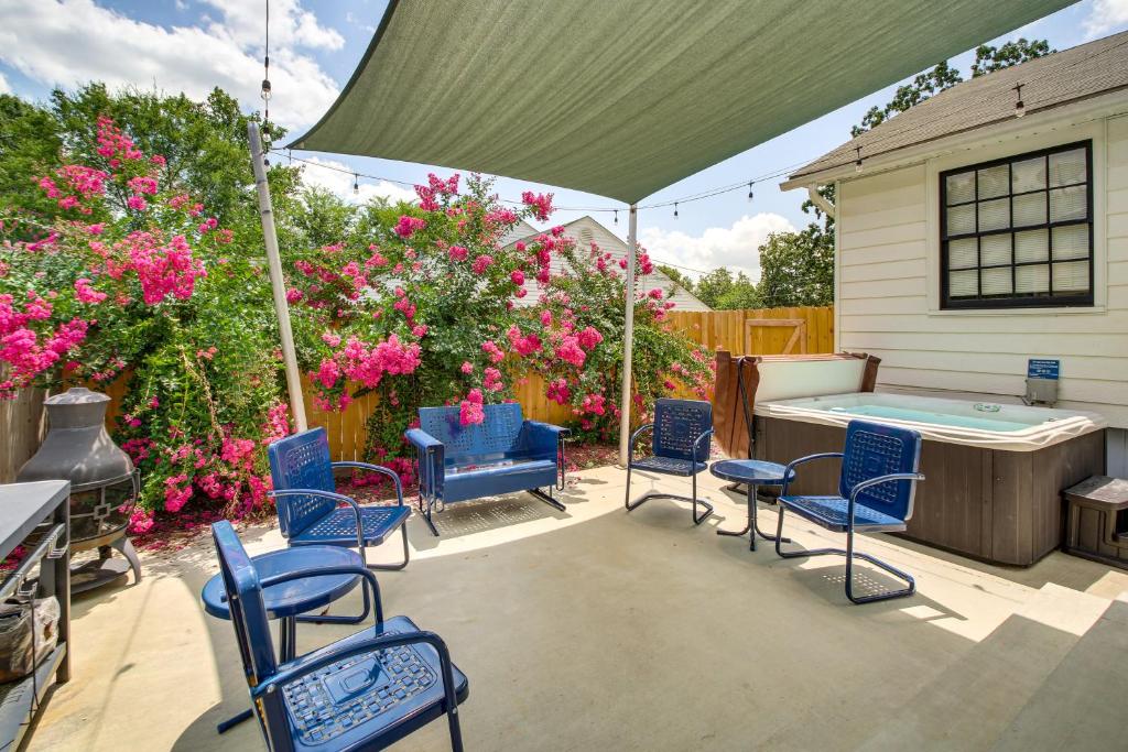 Walk to Oaklawn Racetrack Hot Springs Getaway!