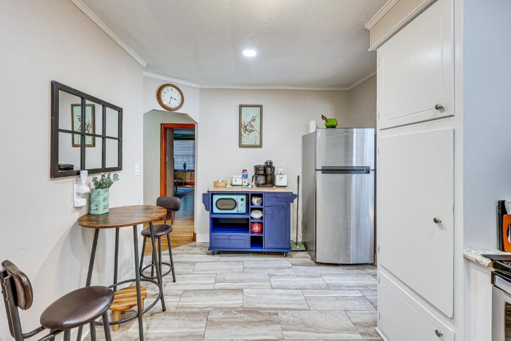 Walk to Oaklawn Racetrack Hot Springs Getaway! - Image 4