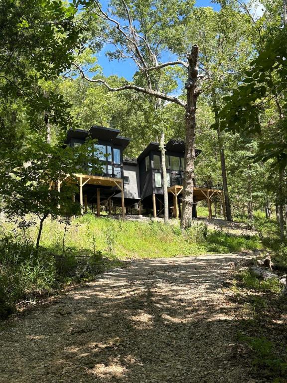 Firefly2 - luxury lakeside treehouse with hot tub - Image 6
