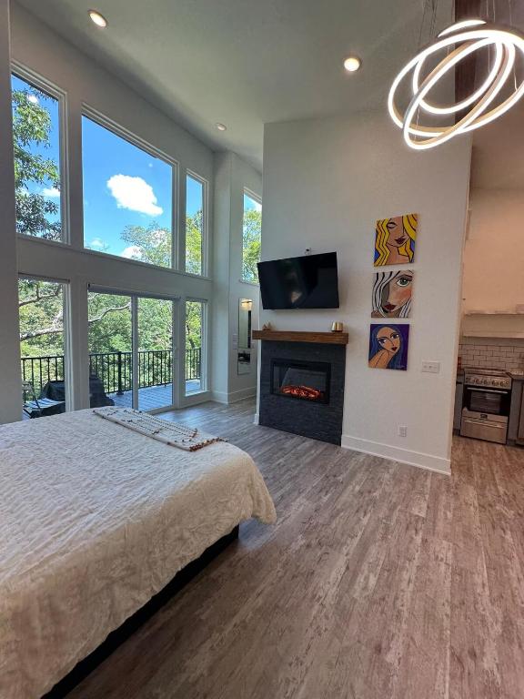 Firefly2 - luxury lakeside treehouse with hot tub - Image 7