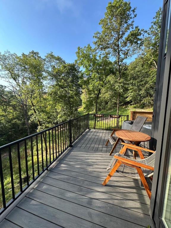 Hot Tub (Jacuzzi) - Photo 3