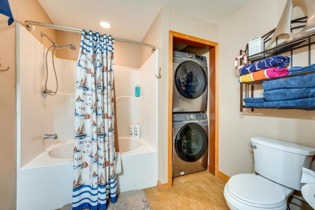 Hot Tub and Fire Pit! Lake-View Home in Blue Eye - Image 8