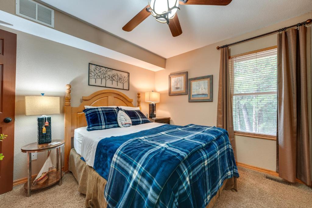 Hot Tub and Fire Pit! Lake-View Home in Blue Eye - Image 7