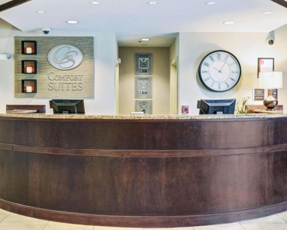 Comfort Suites near Hot Springs Park - Image 7