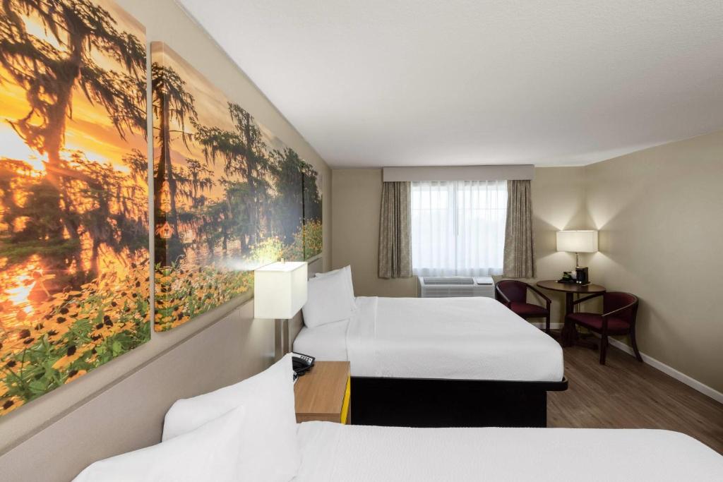 Days Inn by Wyndham Mountain Home - Image 8