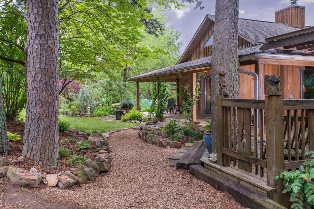 Eureka Sunset Cabins - Image 5