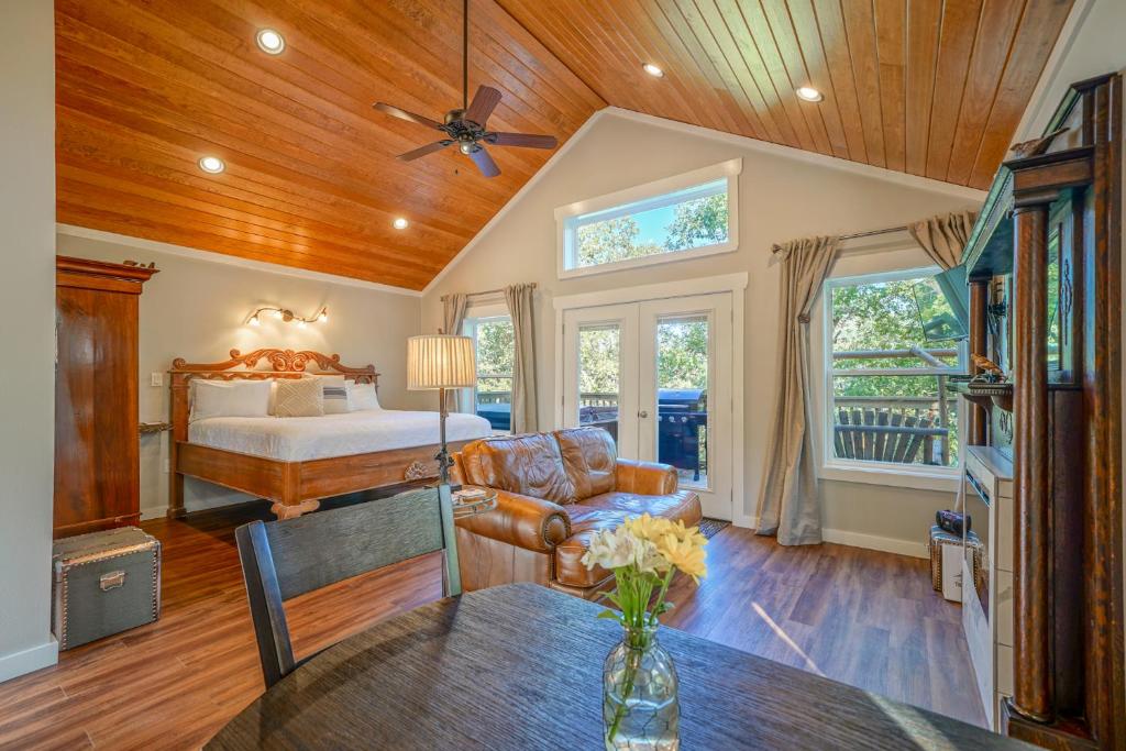 Starlight Haven Hot Springs - Image 4