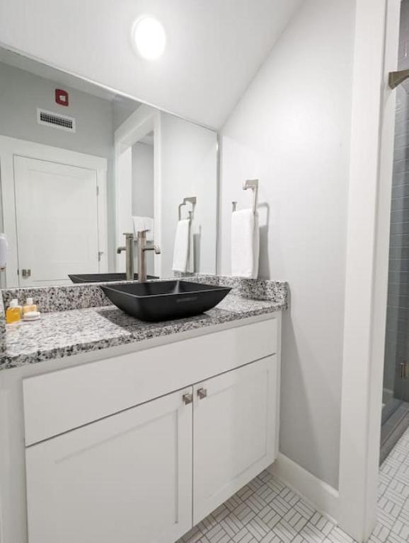 151 Spring Downtown Eureka Springs Suite A - Image 8