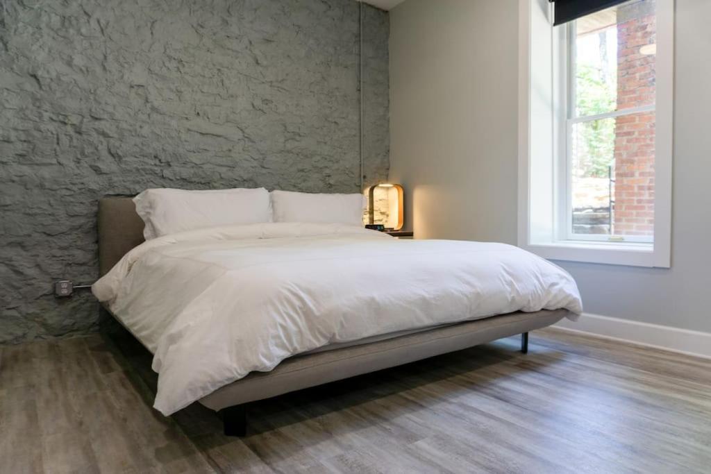 151 Spring Downtown Eureka Springs Suite A - Image 7