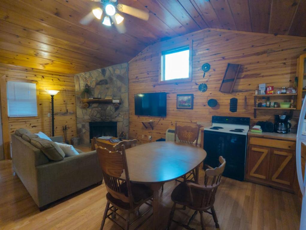 Wild Plum Cabin No.1 - Image 6