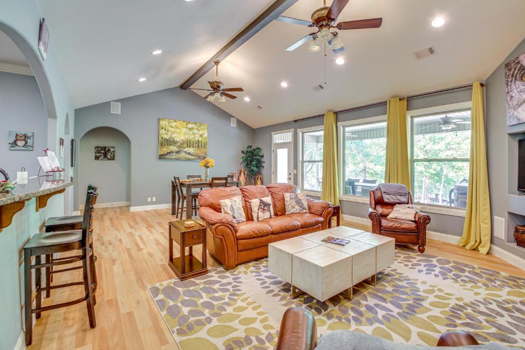 Less Than 5 Mi to Lake Desoto Grand Hot Springs Home - Image 5