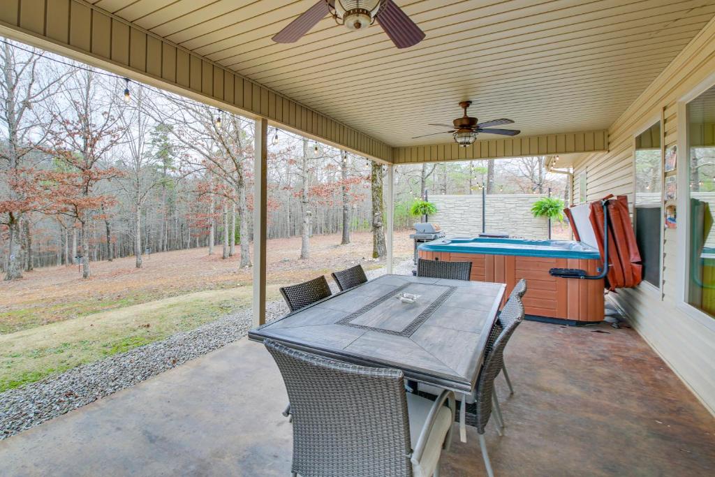 Less Than 5 Mi to Lake Desoto Grand Hot Springs Home
