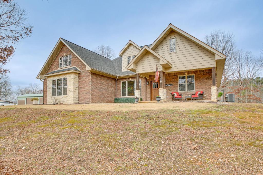 Less Than 5 Mi to Lake Desoto Grand Hot Springs Home - Image 6