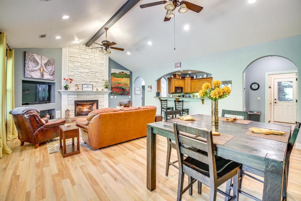 Less Than 5 Mi to Lake Desoto Grand Hot Springs Home - Image 4