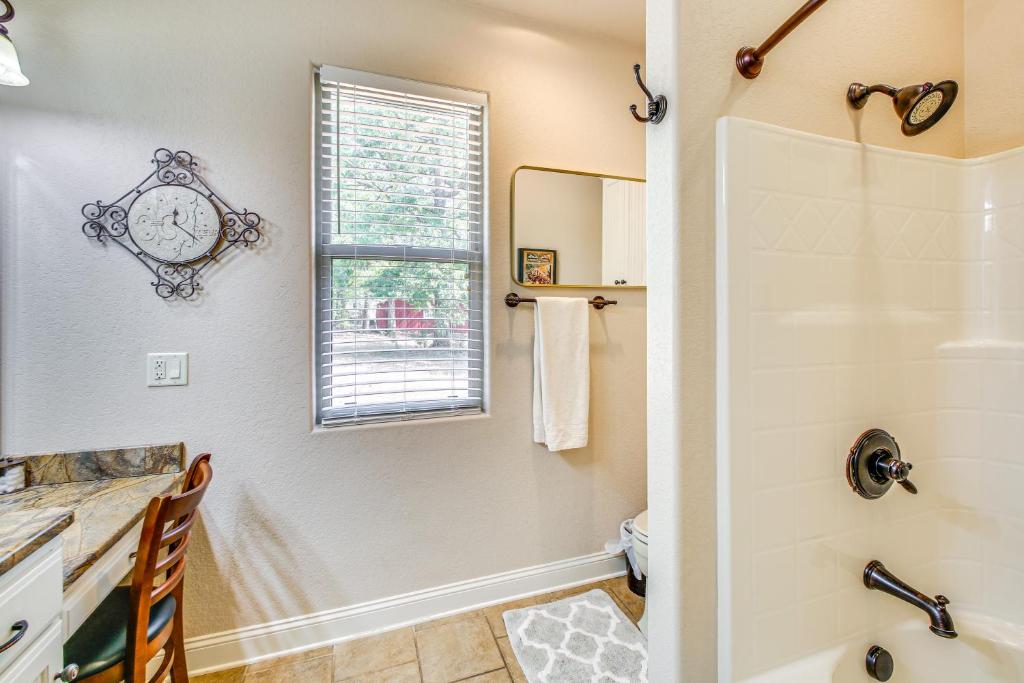 Hot Tub (Jacuzzi) - Photo 3