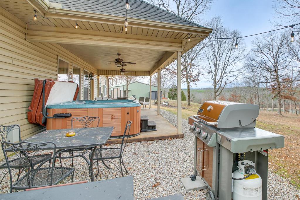 Hot Tub (Jacuzzi) - Photo 2