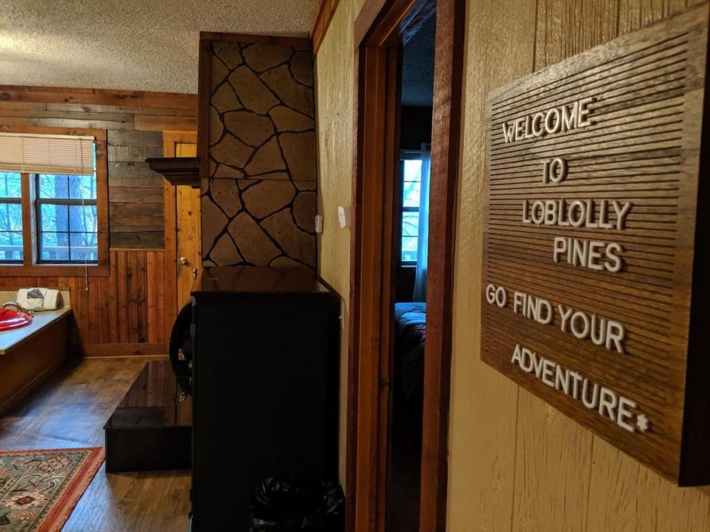 Authentic Log Cabin with Full Kitchen, Fireplace a - Image 6