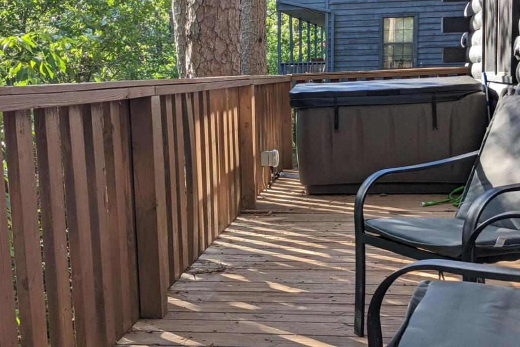 Hot Tub (Jacuzzi) - Photo 2