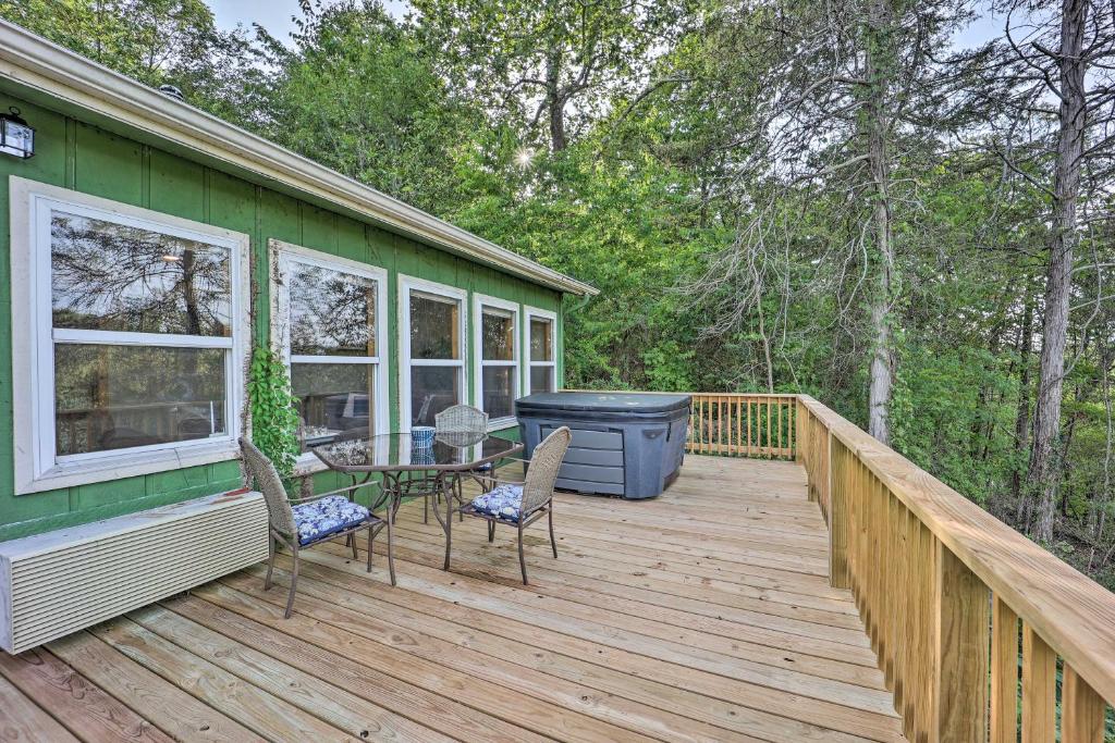 Hot Tub (Jacuzzi) - Photo 3