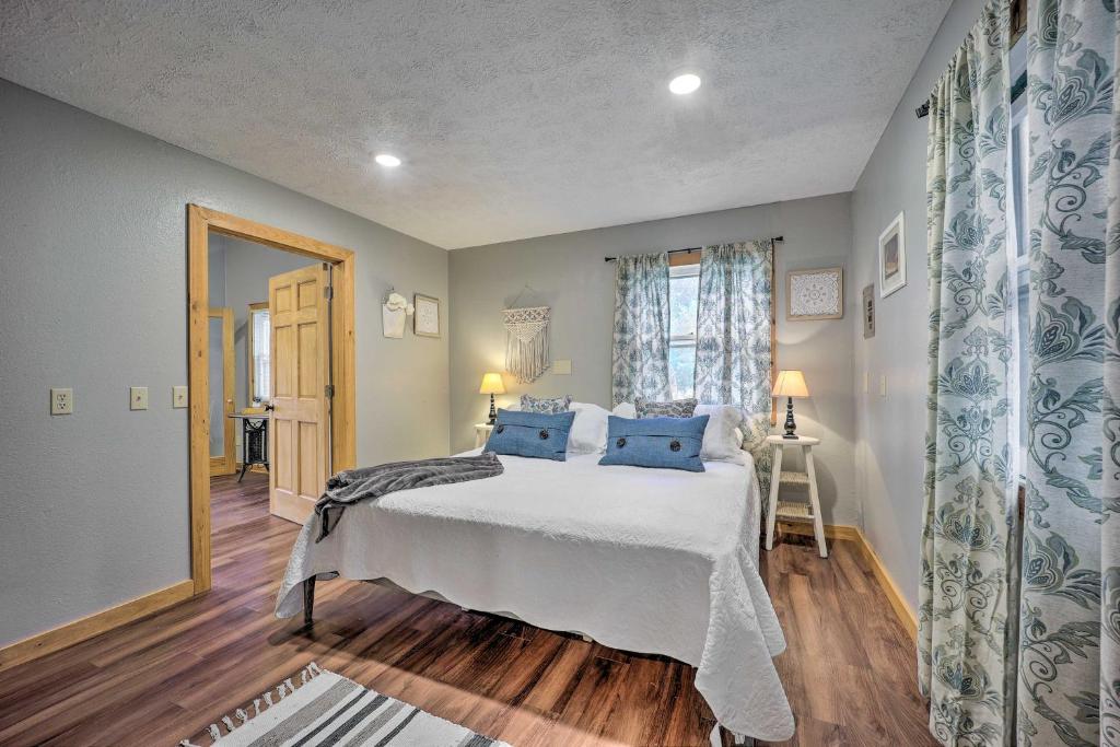 Private Eureka Springs Retreat with Hot Tub! - Image 7