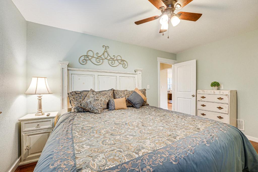 Lakeside Blue Eye Escape with Game Room and Hot Tub! - Image 7