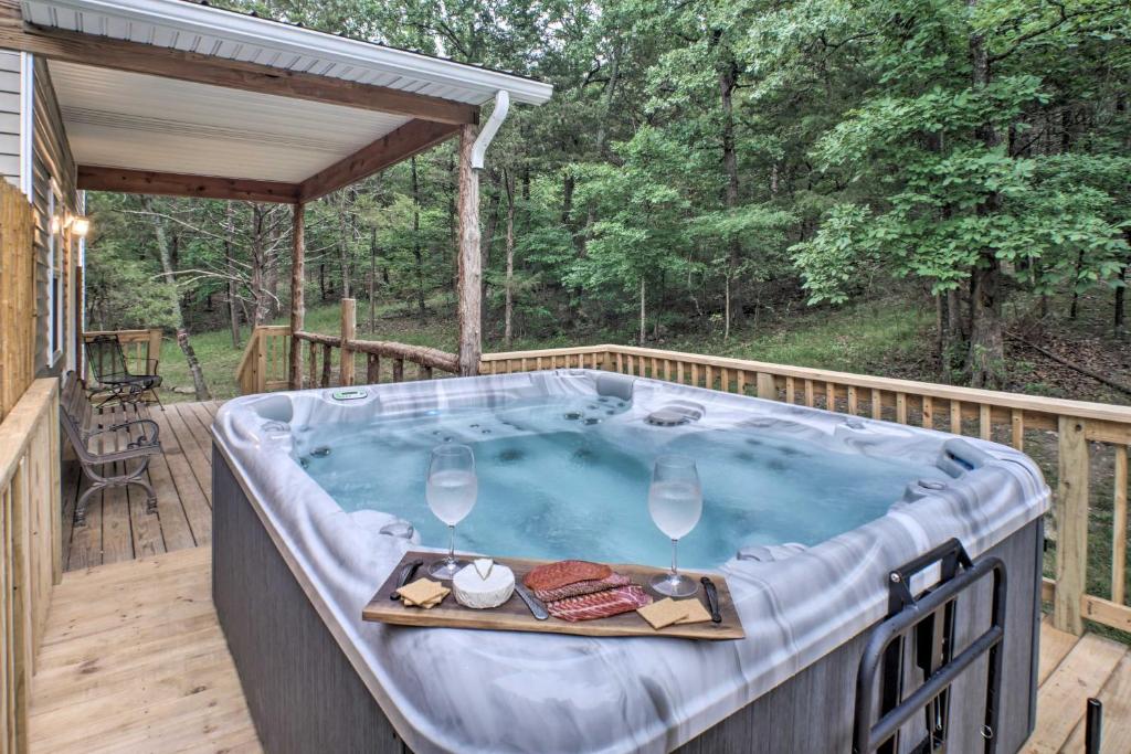 Hot Tub (Jacuzzi) - Photo 3