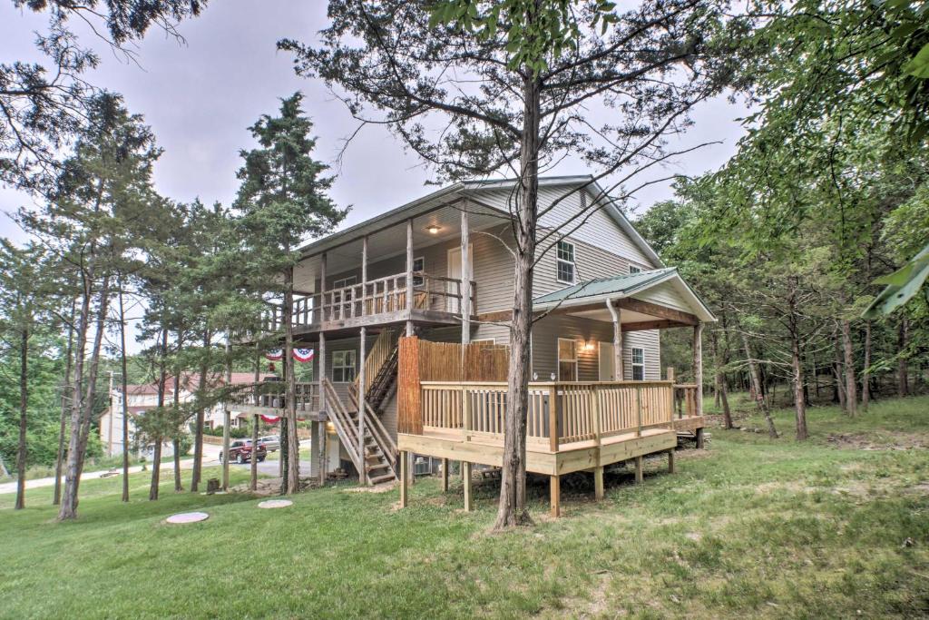 Lakeside Blue Eye Escape with Game Room and Hot Tub! - Image 6