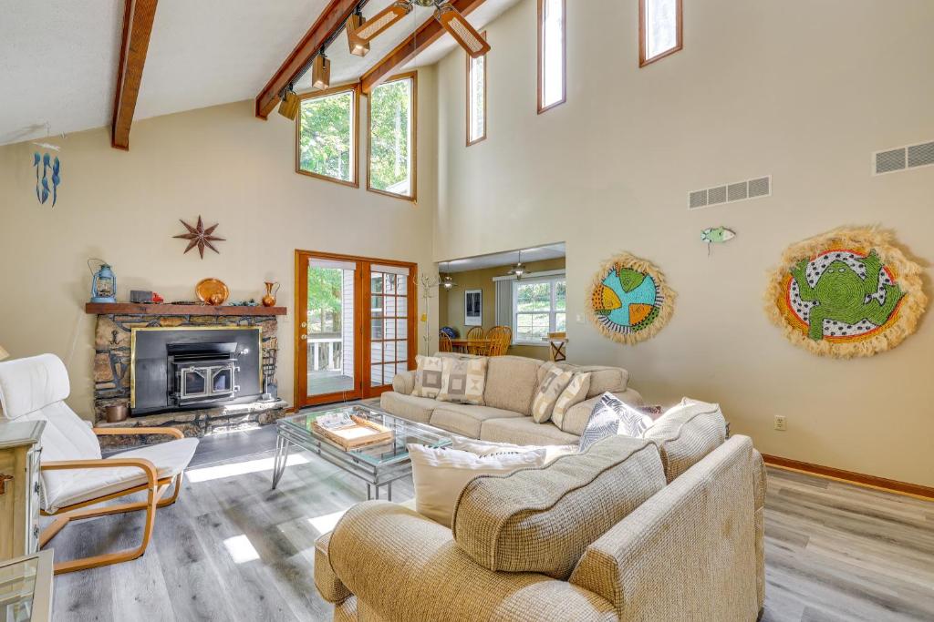 Hot Tub at Mountain-View Ozarks Retreat! - Image 5