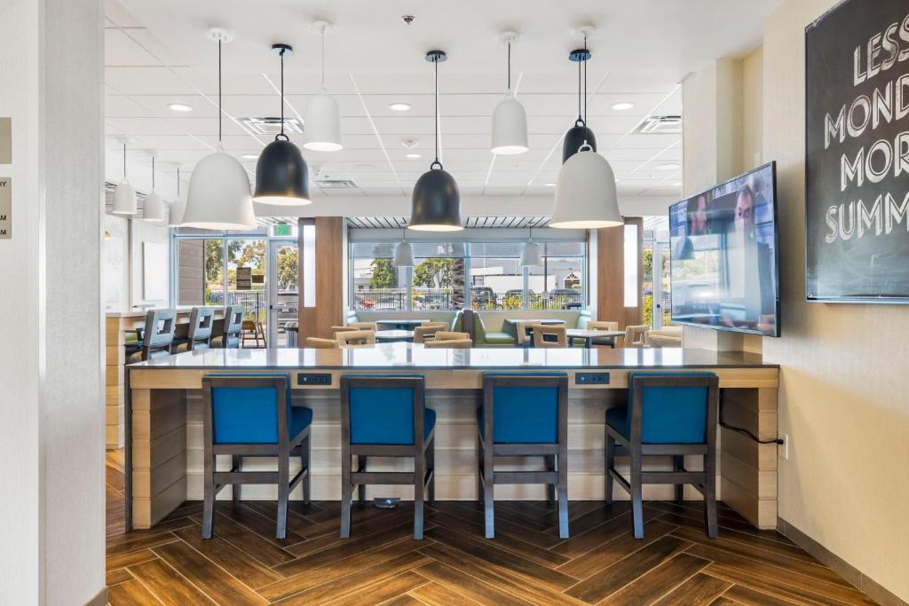 Fairfield by Marriott Inn & Suites San Francisco Airport Oyster Point Area - Image 8