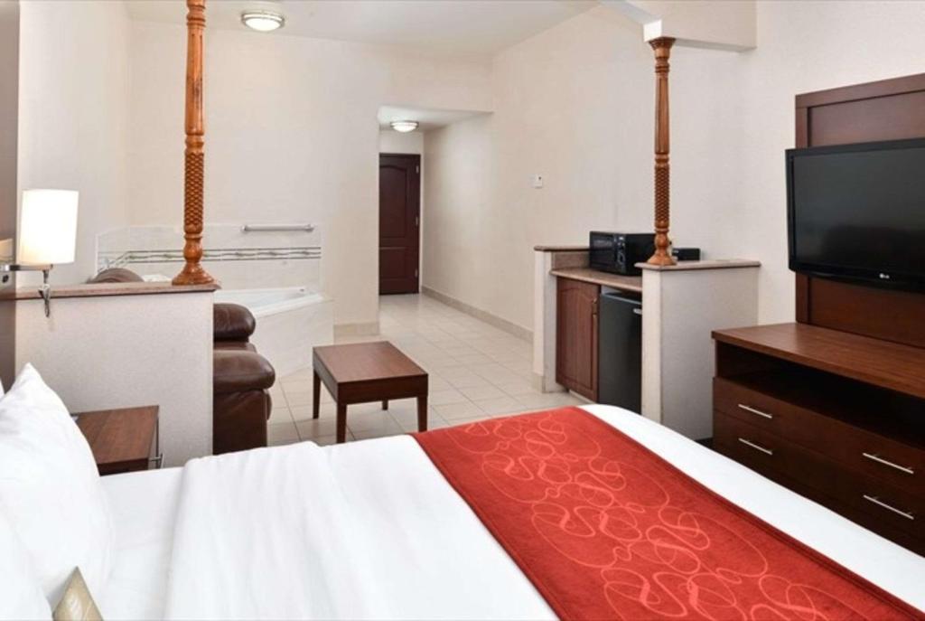 Hot Tub (Jacuzzi) - Photo 2