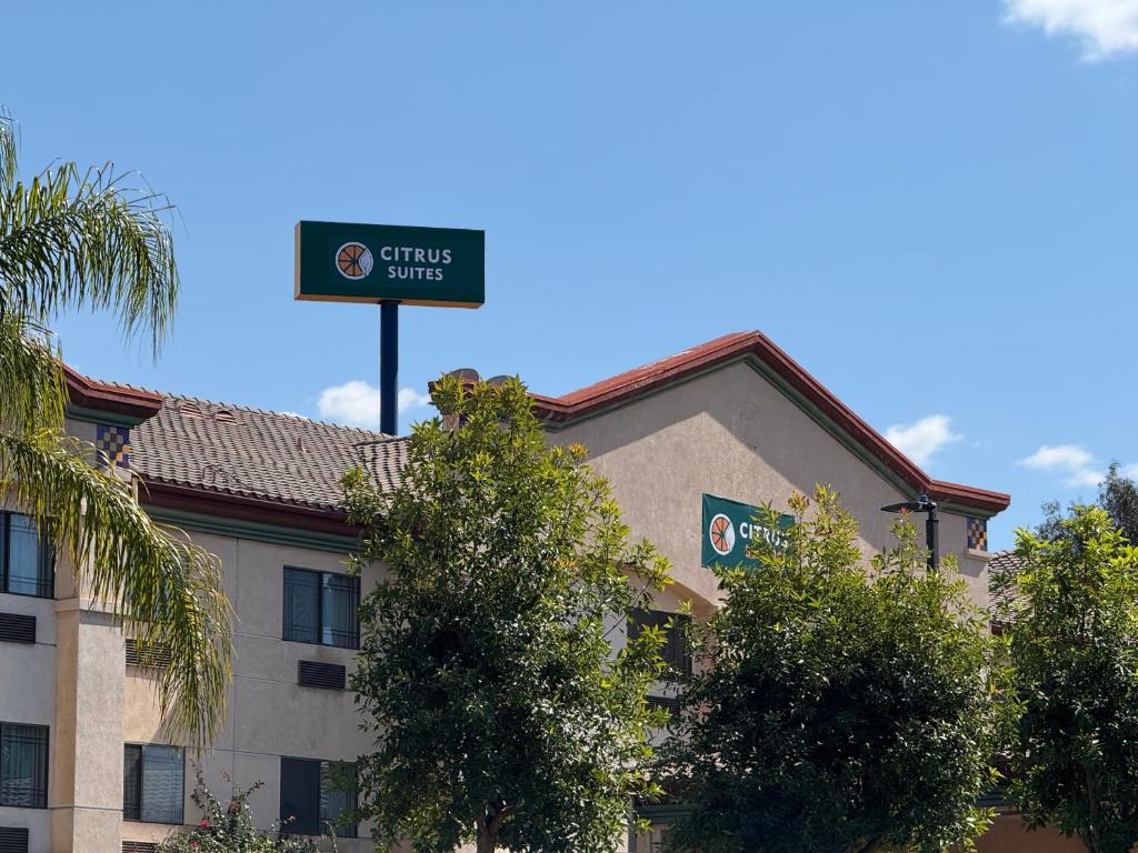Citrus Suites Redlands Loma Linda Hotel - Image 7