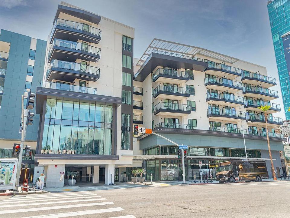 Wallace Luxurious - Image 7