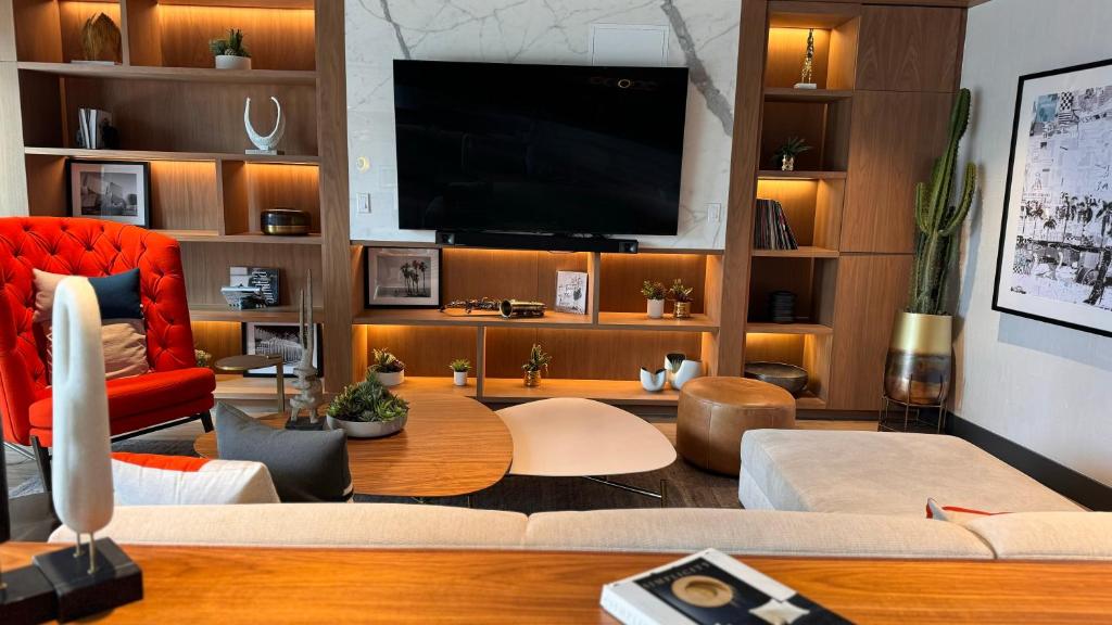 Wallace Luxurious - Image 6