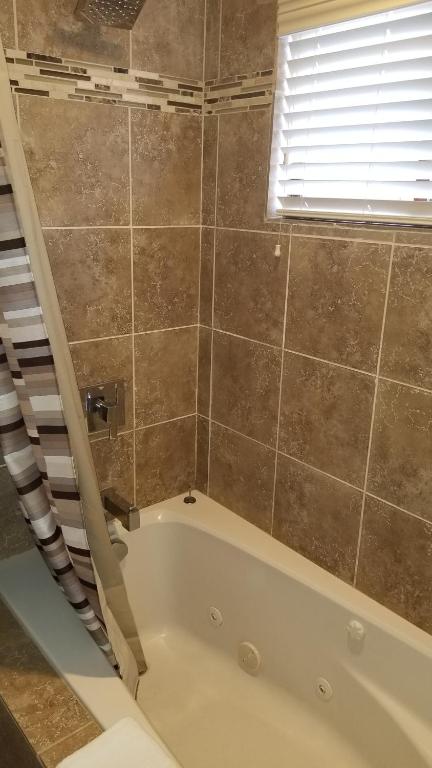 Hot Tub (Jacuzzi) - Photo 4