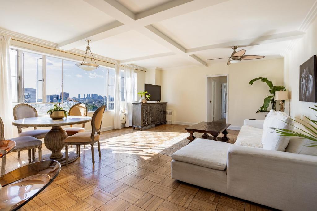 Luxury 2 Bedroom 2 Bathroom Residence Great View - Image 4