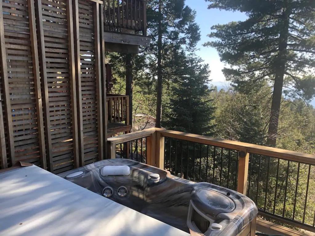 Hot Tub (Jacuzzi) - Photo 2