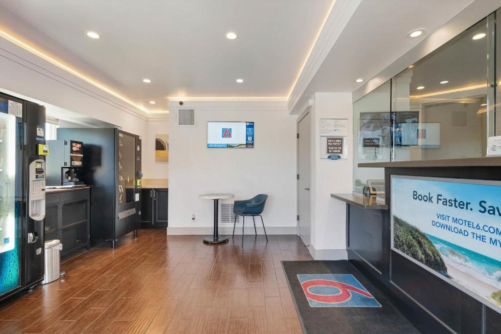 Motel 6-La Mesa, CA - Image 6