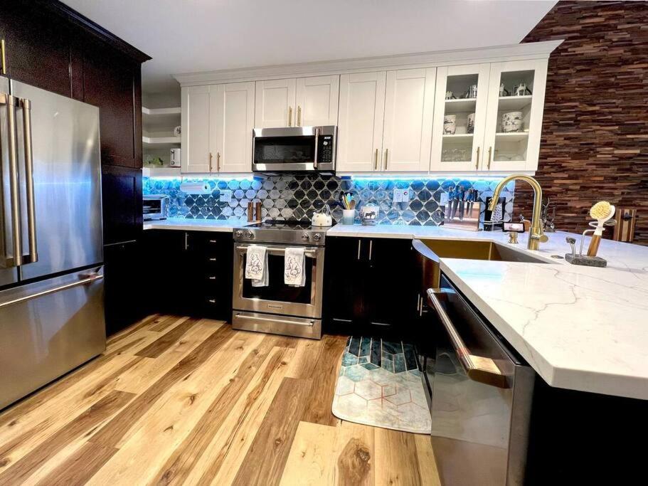 Gondola Chalet -New Luxury 5 Bdrm Condo @ Canyon Lodge, Steam Room - Image 7