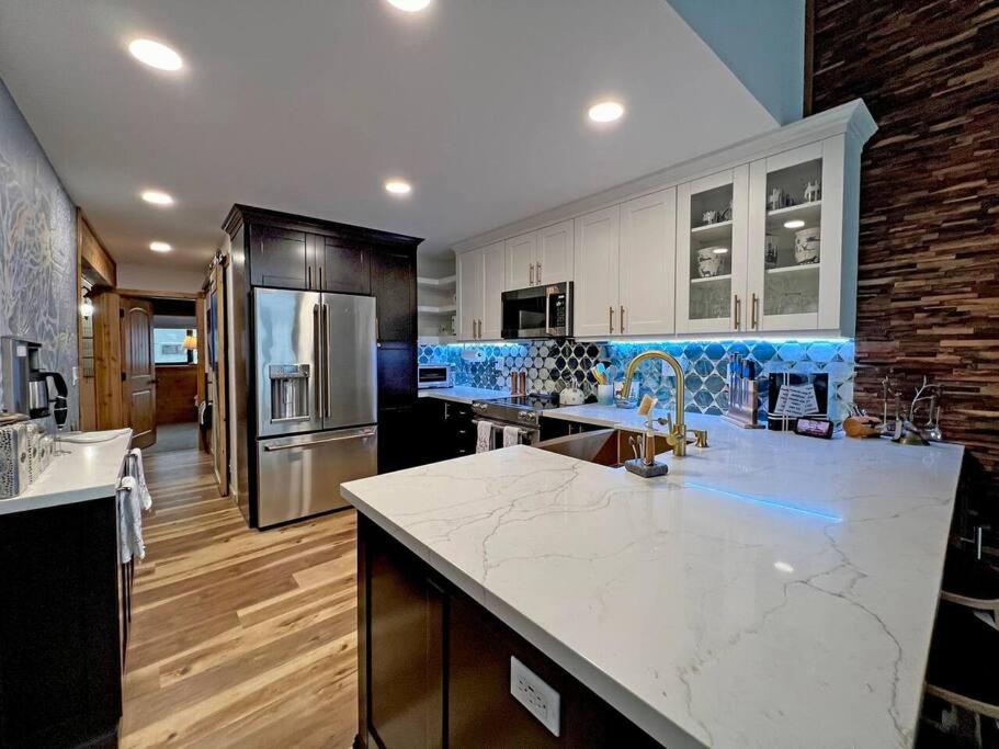 Gondola Chalet -New Luxury 5 Bdrm Condo @ Canyon Lodge, Steam Room - Image 4