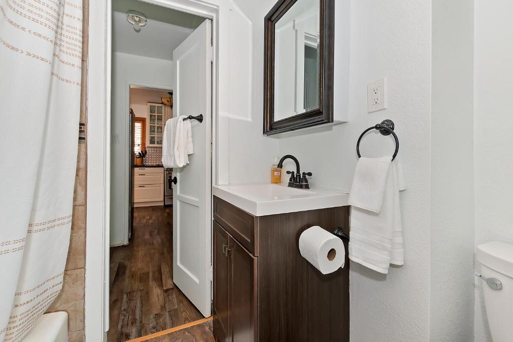 NEW- Red Robin W hot tub