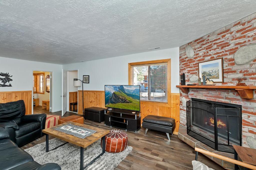 NEW- Red Robin W hot tub - Image 5