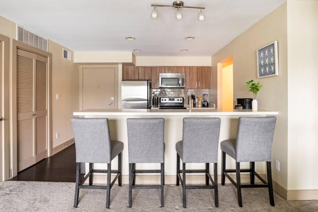 Harbor Views ,Luxury Condo, Venice&Marina - Image 4