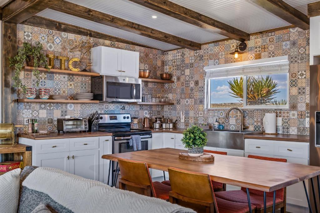 The Joshua Tree Chalet - Image 4