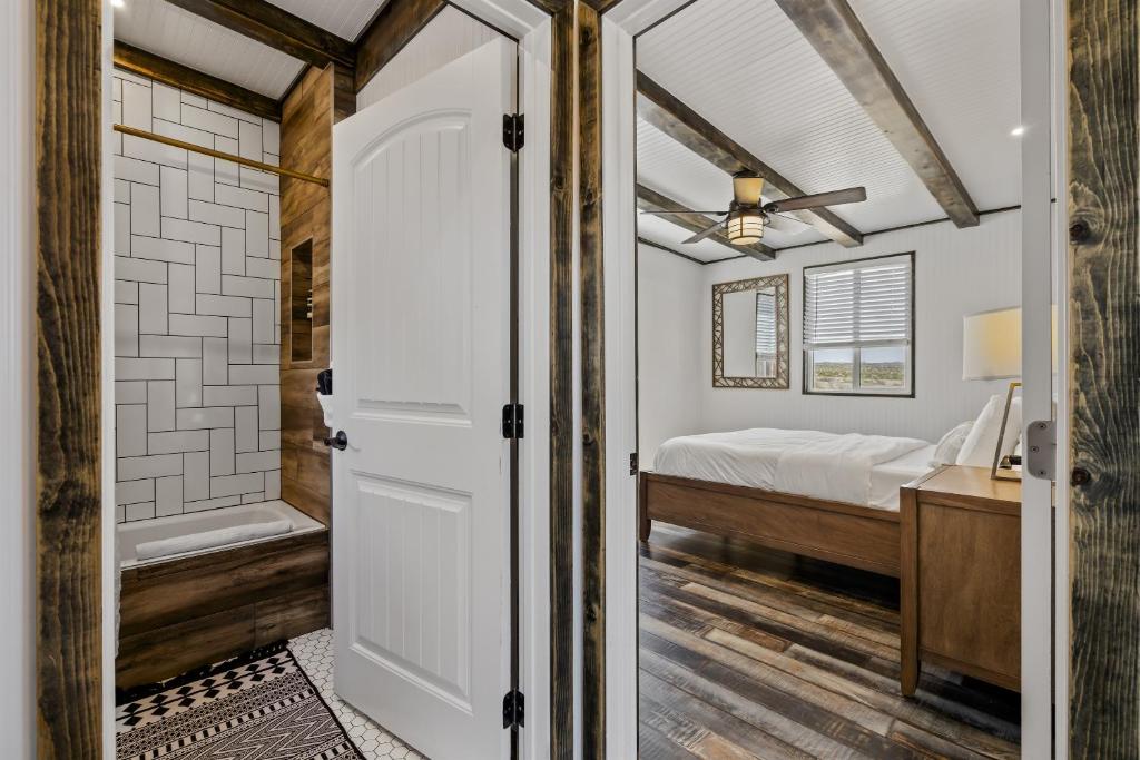 The Joshua Tree Chalet - Image 7